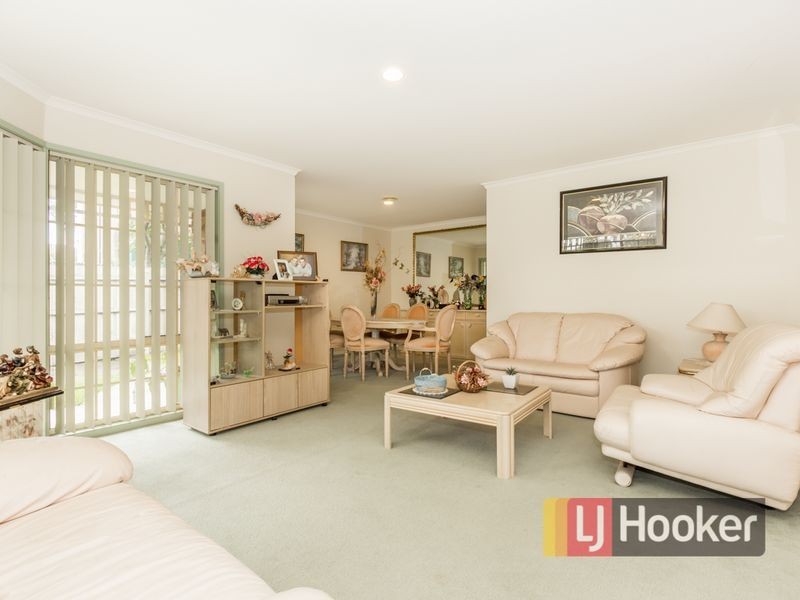 9 Henry Lawson Drive, Lynbrook VIC 3975
