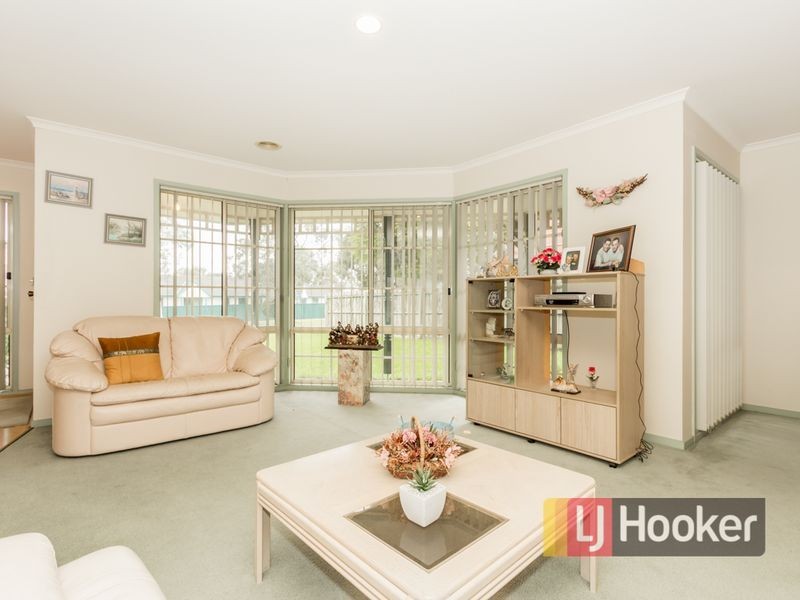 9 Henry Lawson Drive, Lynbrook VIC 3975