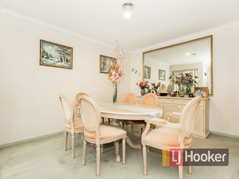 9 Henry Lawson Drive, Lynbrook VIC 3975