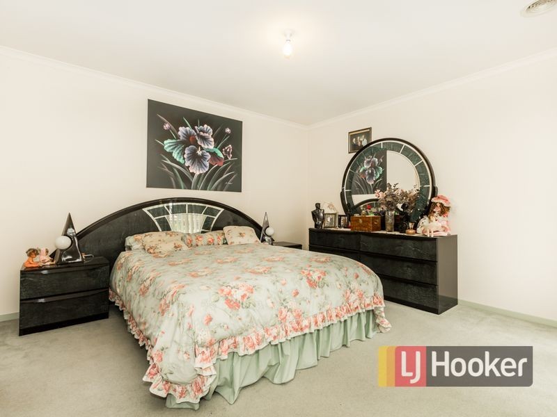 9 Henry Lawson Drive, Lynbrook VIC 3975