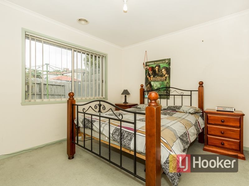 9 Henry Lawson Drive, Lynbrook VIC 3975