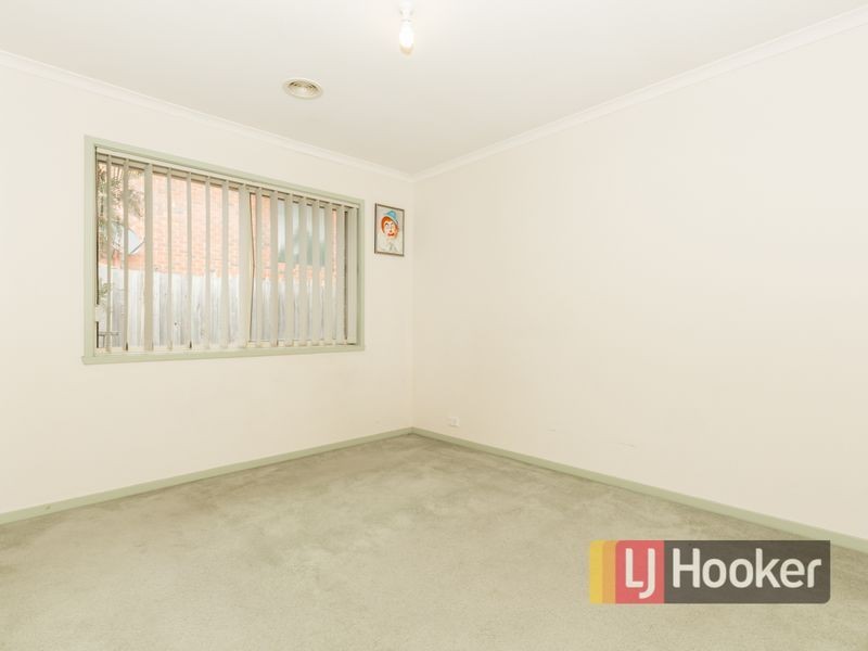 9 Henry Lawson Drive, Lynbrook VIC 3975