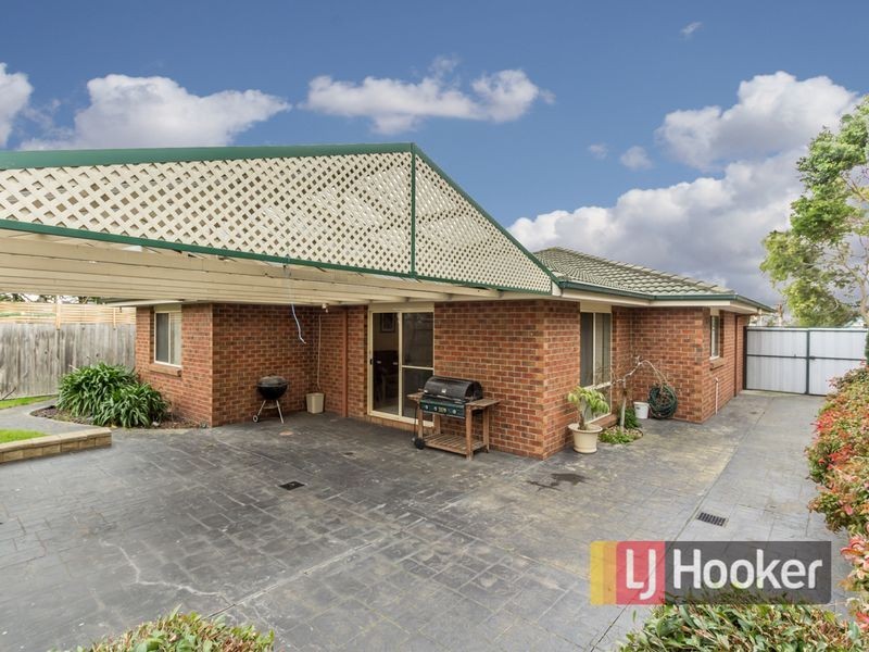 9 Henry Lawson Drive, Lynbrook VIC 3975