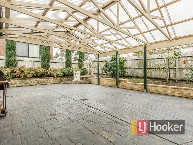 9 Henry Lawson Drive, Lynbrook VIC 3975