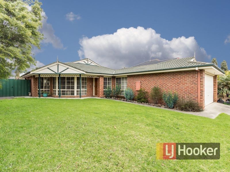 9 Henry Lawson Drive, Lynbrook VIC 3975