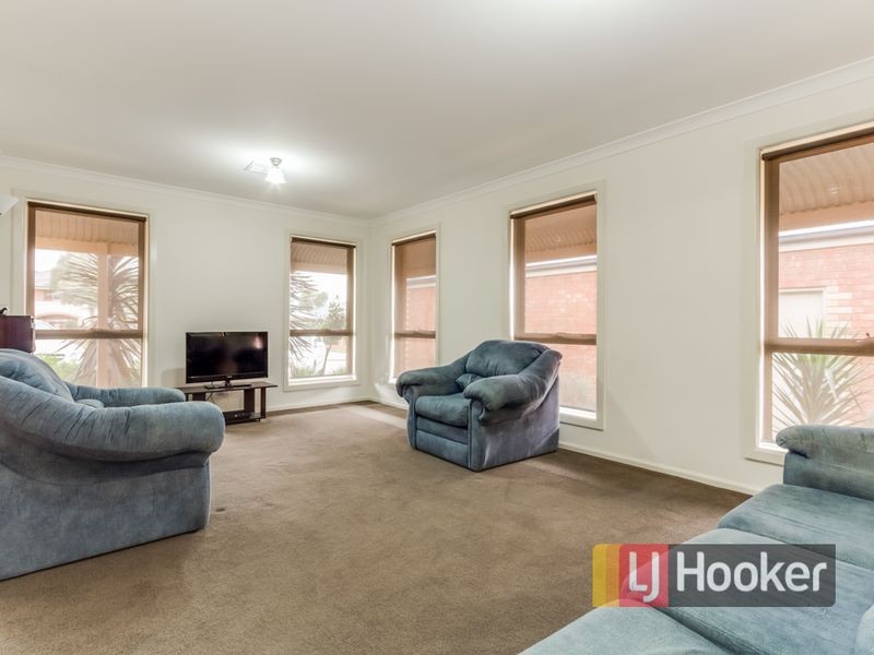 14 Roselea Place, Narre Warren North VIC 3804