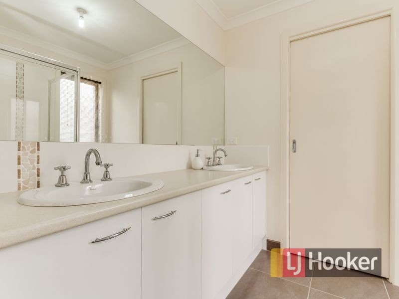 14 Roselea Place, Narre Warren North VIC 3804