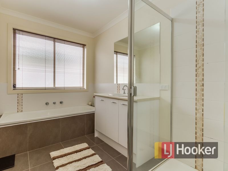 14 Roselea Place, Narre Warren North VIC 3804