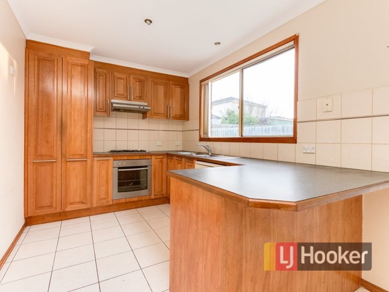 77 Laura Drive, Hampton Park VIC 3976