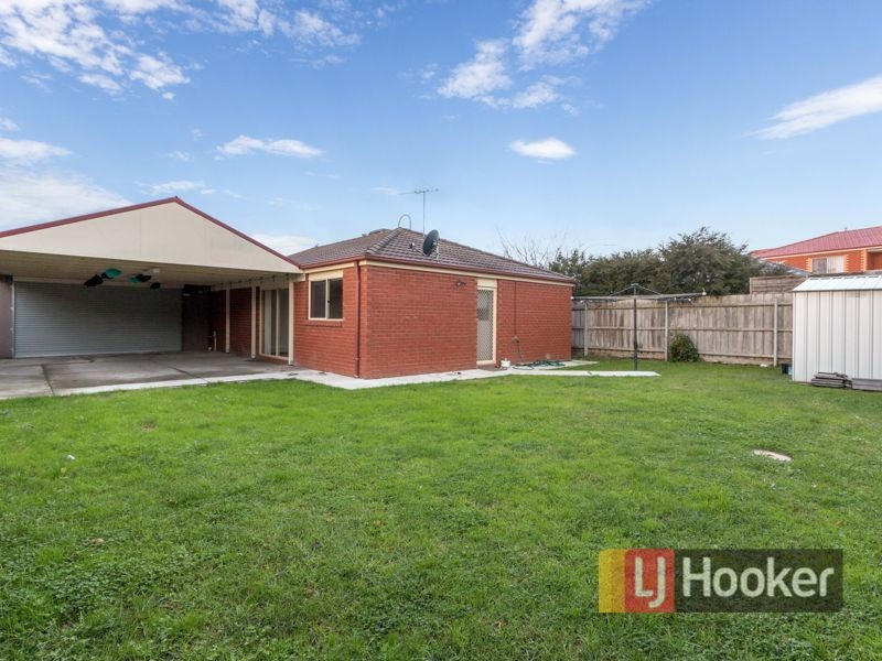 77 Laura Drive, Hampton Park VIC 3976
