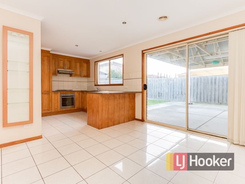 77 Laura Drive, Hampton Park VIC 3976