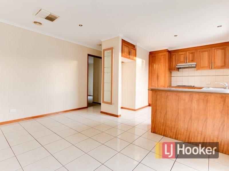 77 Laura Drive, Hampton Park VIC 3976