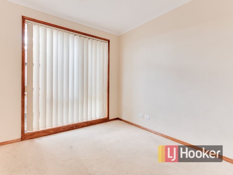 77 Laura Drive, Hampton Park VIC 3976