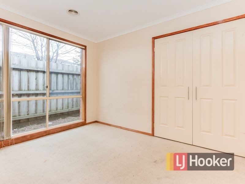 77 Laura Drive, Hampton Park VIC 3976