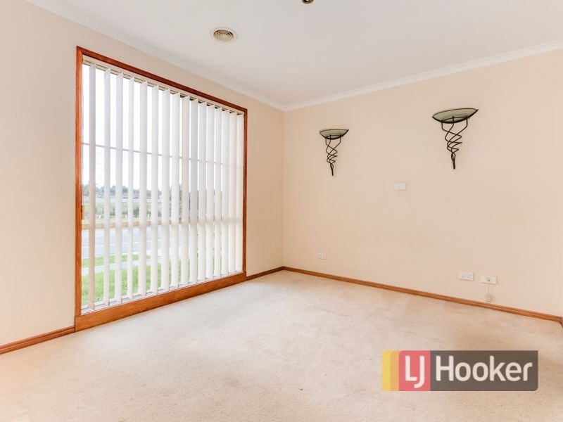 77 Laura Drive, Hampton Park VIC 3976