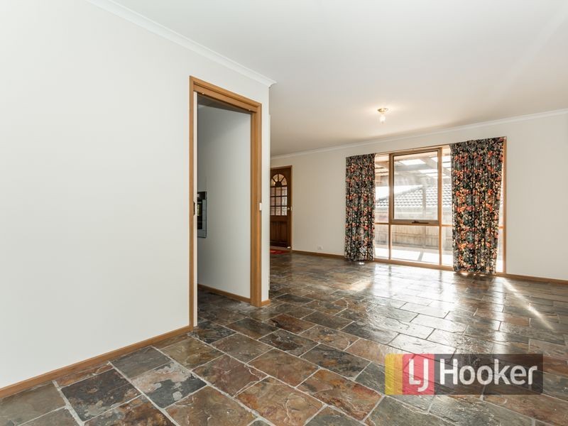 5 Thelma Rise, Hampton Park VIC 3976