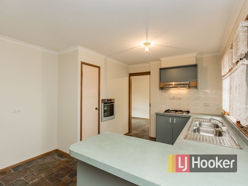 5 Thelma Rise, Hampton Park VIC 3976