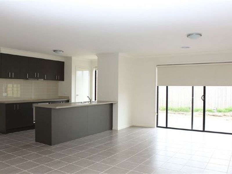 35 Rankin Close, Lynbrook VIC 3975