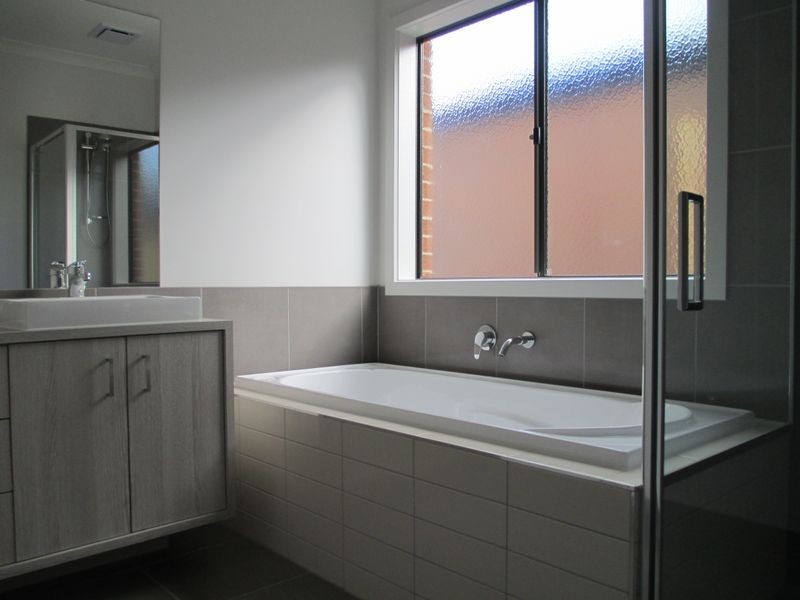 10 Corvette Road, Cranbourne East VIC 3977