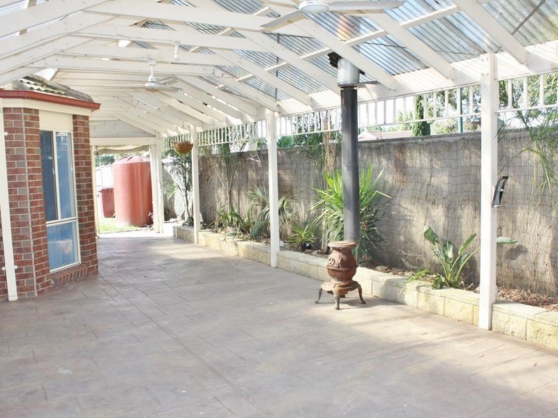 18 Henry Lawson Drive, Lynbrook VIC 3975