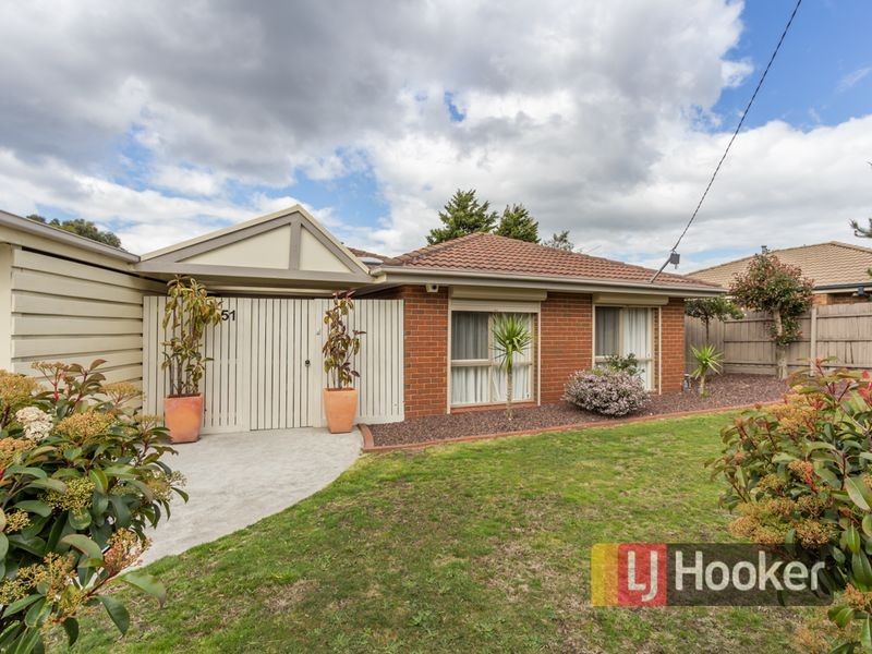 51 Michelle Drive, Hampton Park VIC 3976