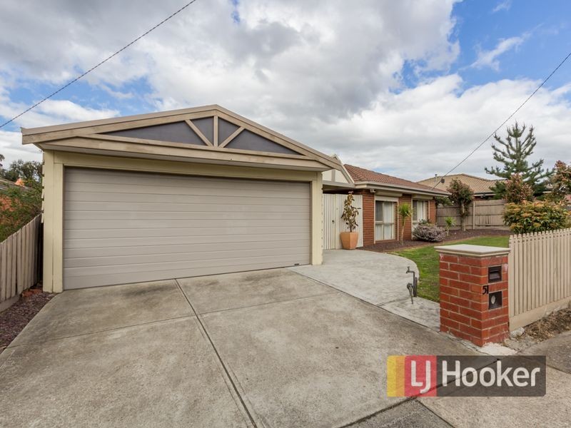 51 Michelle Drive, Hampton Park VIC 3976