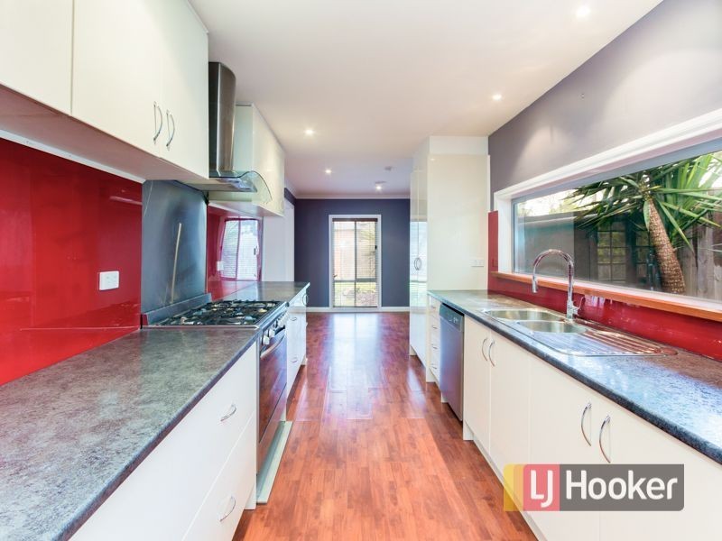 8 Walton Court, Narre Warren VIC 3805