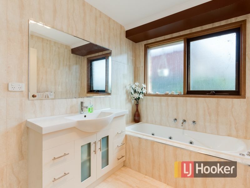 22 Michelle Drive, Hampton Park VIC 3976