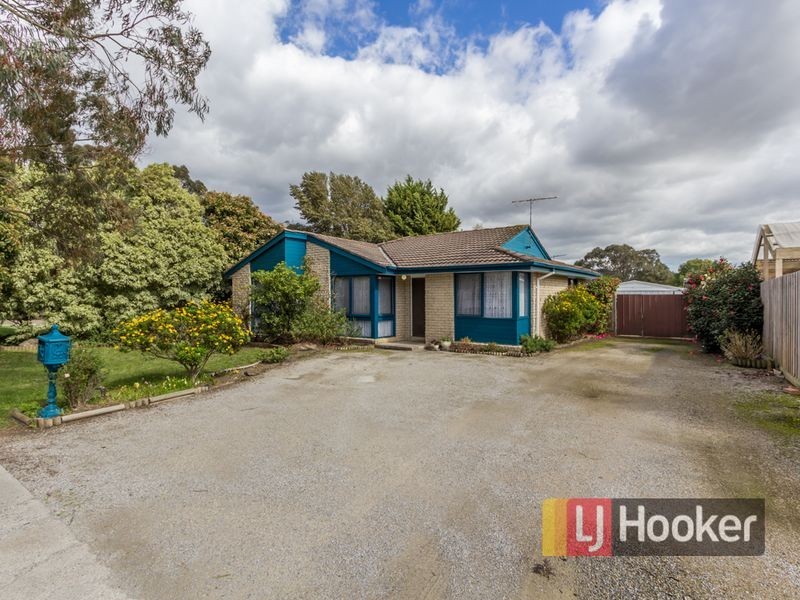 10 St Boswells Avenue, Berwick VIC 3806