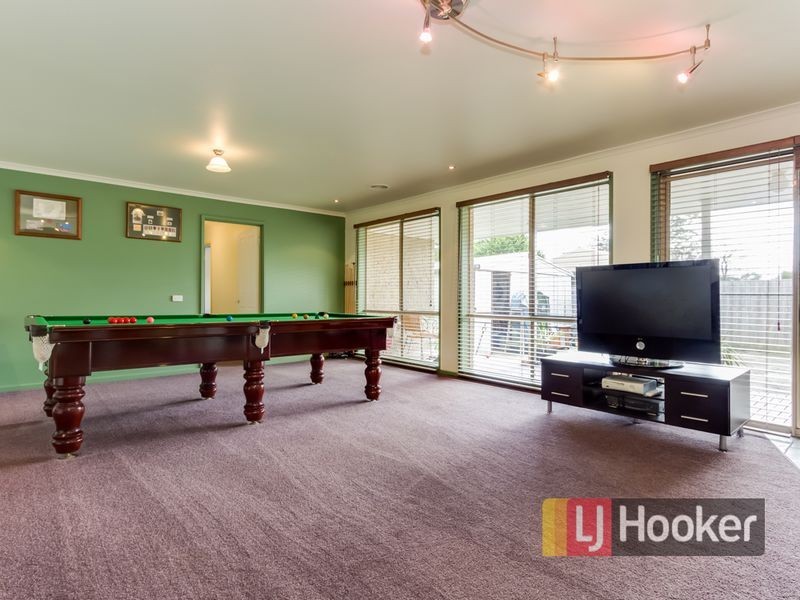10 St Boswells Avenue, Berwick VIC 3806