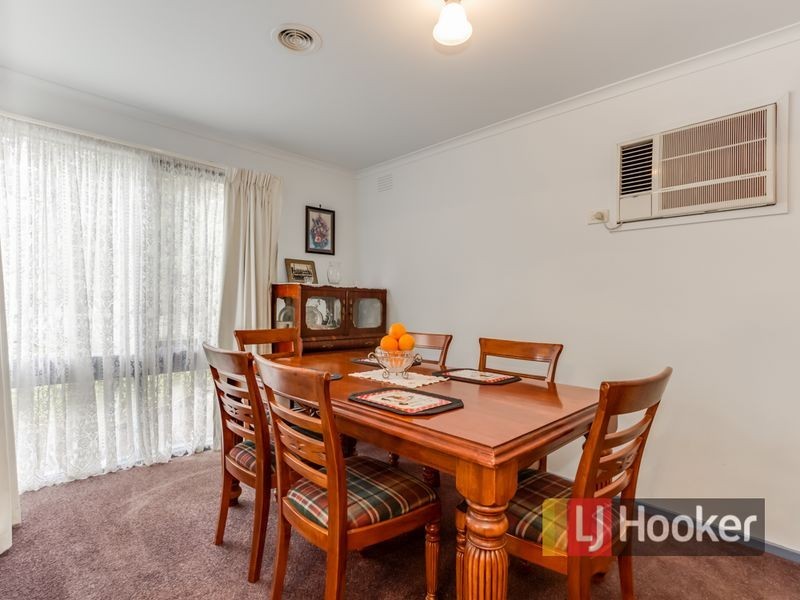10 St Boswells Avenue, Berwick VIC 3806