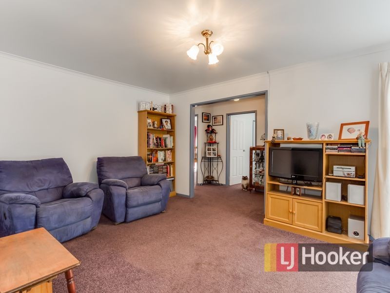 10 St Boswells Avenue, Berwick VIC 3806
