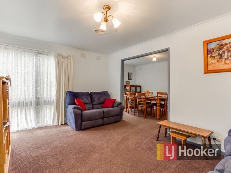 10 St Boswells Avenue, Berwick VIC 3806