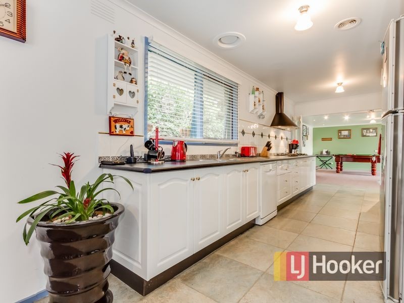 10 St Boswells Avenue, Berwick VIC 3806