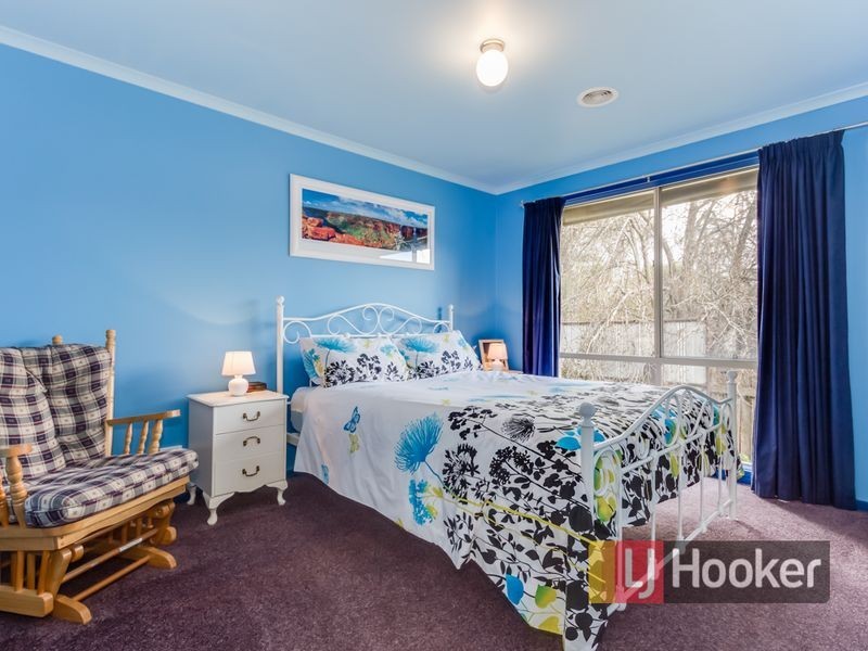 10 St Boswells Avenue, Berwick VIC 3806