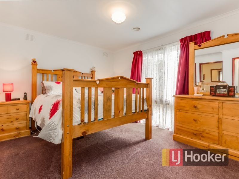 10 St Boswells Avenue, Berwick VIC 3806