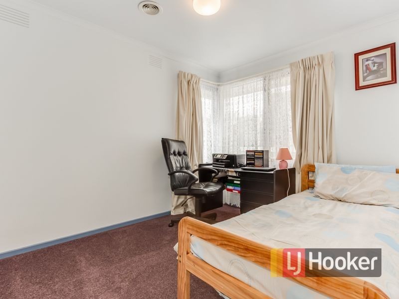 10 St Boswells Avenue, Berwick VIC 3806