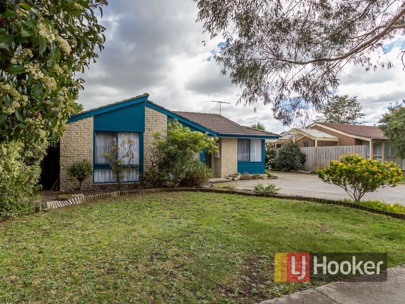 10 St Boswells Avenue, Berwick VIC 3806
