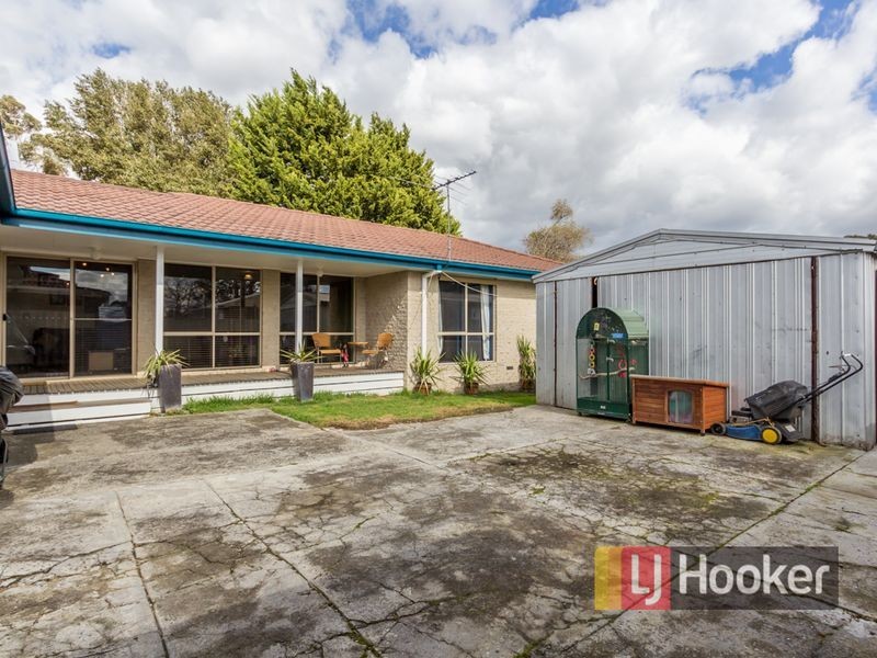 10 St Boswells Avenue, Berwick VIC 3806