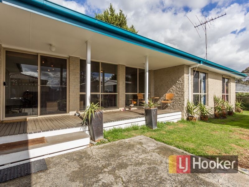 10 St Boswells Avenue, Berwick VIC 3806