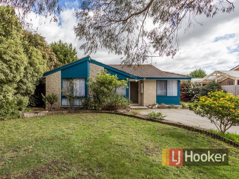 10 St Boswells Avenue, Berwick VIC 3806