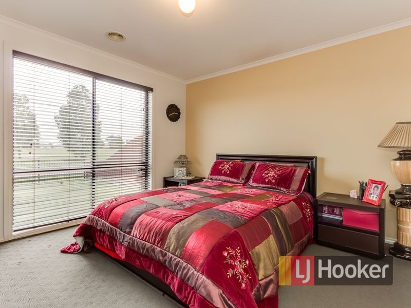 6 Venus Place, Cranbourne VIC 3977