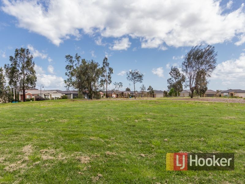 6 Venus Place, Cranbourne VIC 3977