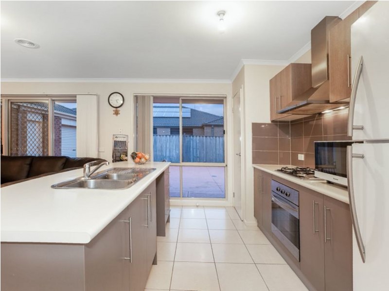 160 Rosebank Drive, Cranbourne North VIC 3977