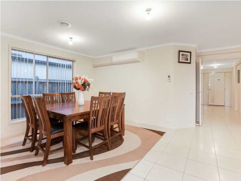 160 Rosebank Drive, Cranbourne North VIC 3977