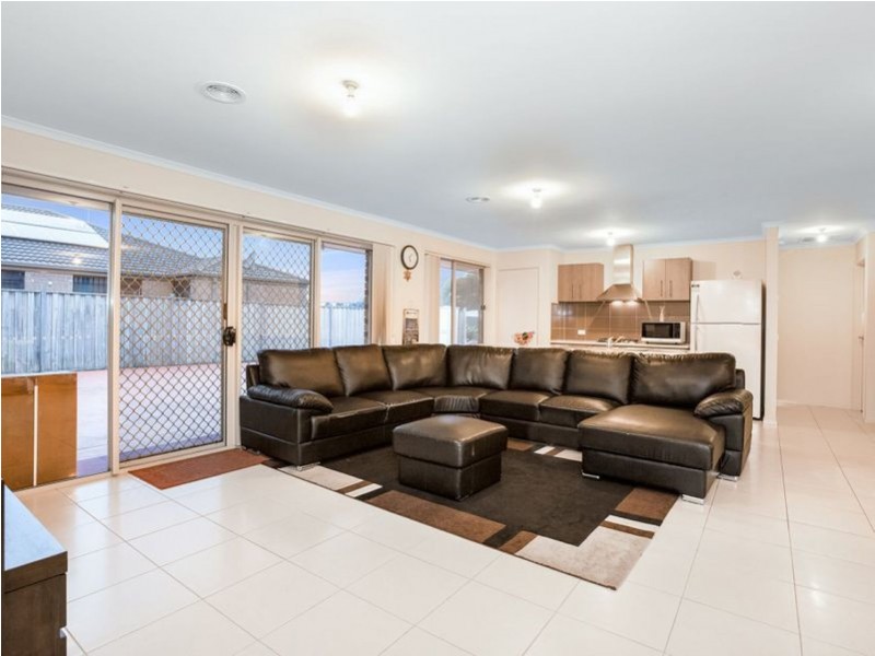 160 Rosebank Drive, Cranbourne North VIC 3977