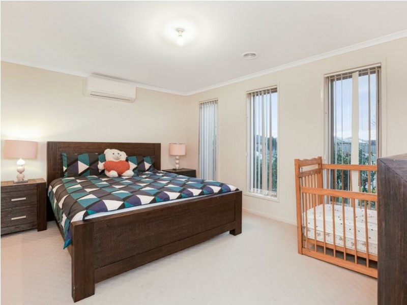 160 Rosebank Drive, Cranbourne North VIC 3977