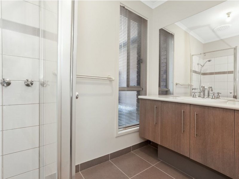 160 Rosebank Drive, Cranbourne North VIC 3977