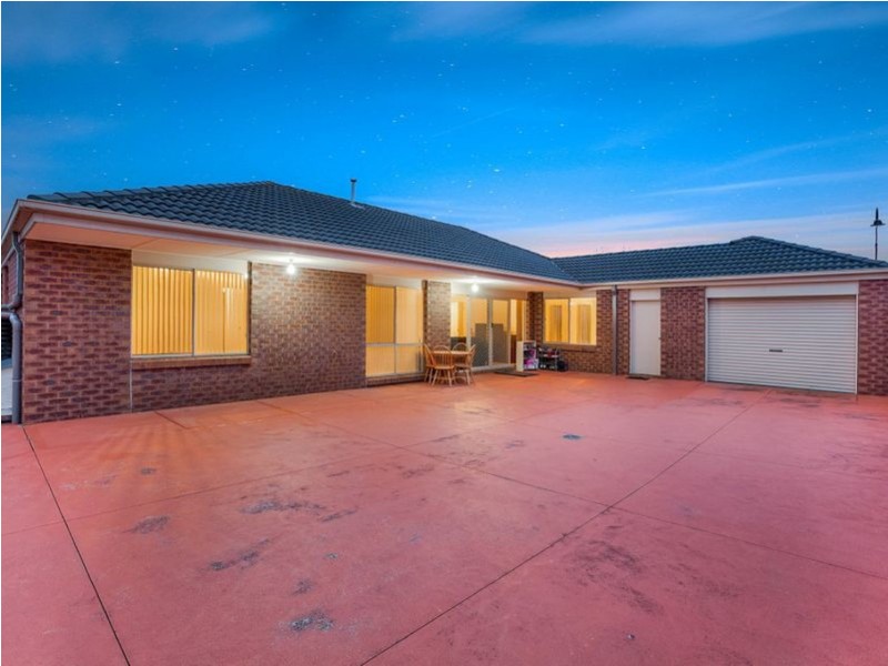 160 Rosebank Drive, Cranbourne North VIC 3977