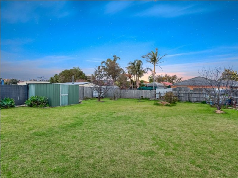 160 Rosebank Drive, Cranbourne North VIC 3977
